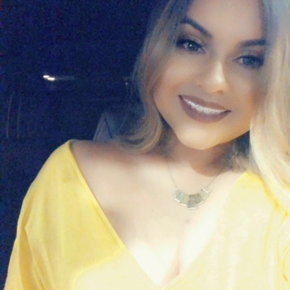 Profile Picture of Deborah Cruz (@1decruz) on Poshmark
