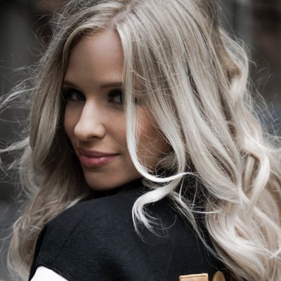 Profile Picture of Annie Dixon (@MrsAnnieDixon) on Twitter