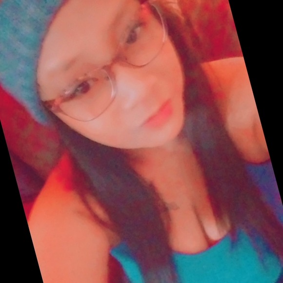 Profile Picture of Glad Dumaual-brabant (@glad_d) on Poshmark