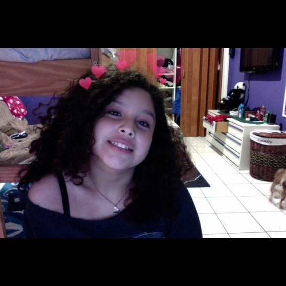 Profile Picture of Daniela Tavares (@danielatavaress) on Poshmark