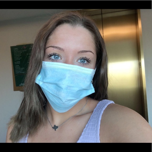 Profile Picture of Deanna Houpy (@dhoupy14) on Poshmark