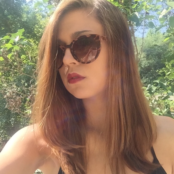 Profile Picture of Hannah Rayesky (@hannahrayesky) on Poshmark