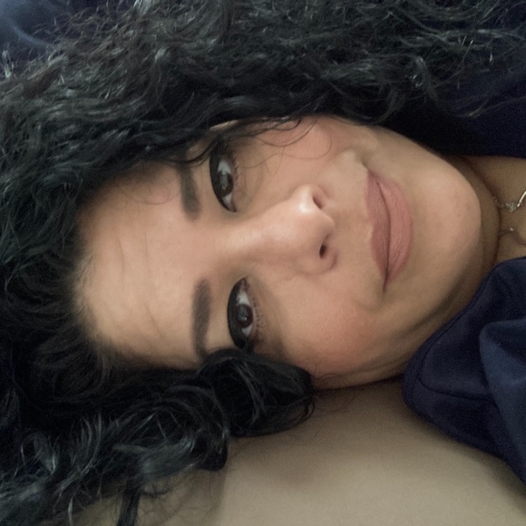 Profile Picture of Lora Pena (@lorapena77) on Poshmark