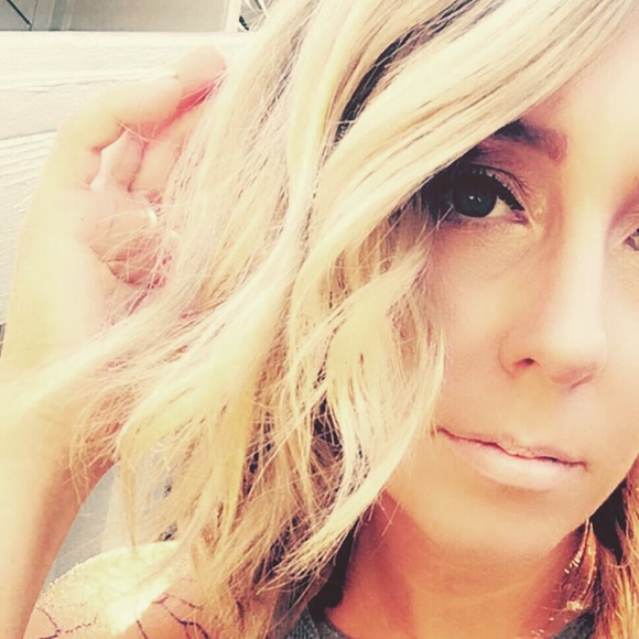 Profile Picture of Christina Hanna (@chri88y83) on Poshmark