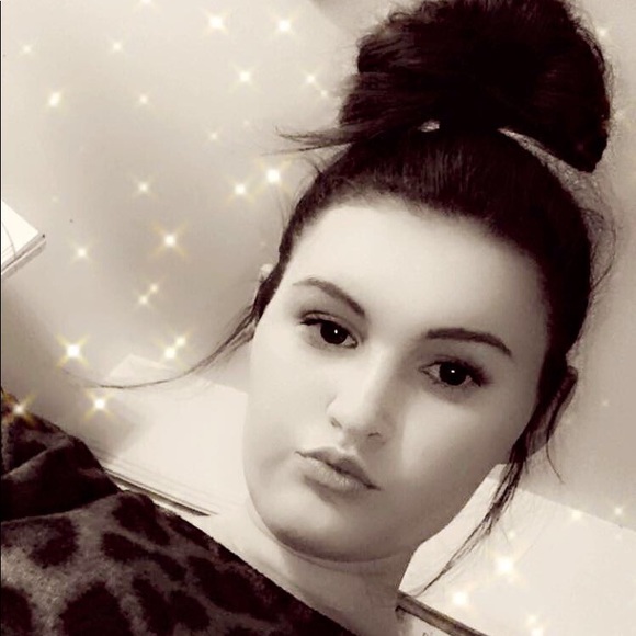 Profile Picture of Alexia Haynes (@lexi31haynes) on Poshmark