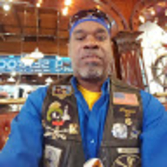 Profile Picture of Eric Durrett (@esdurrett) on Poshmark