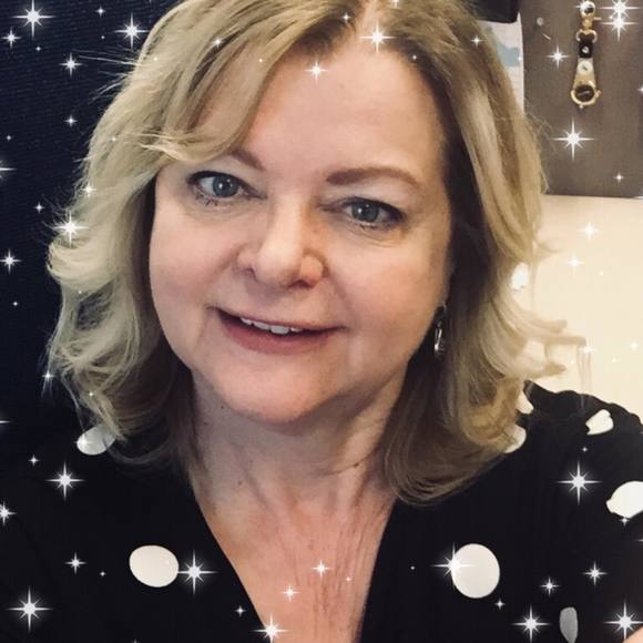 Profile Picture of Lahja Mclure (@lahjamclure) on Poshmark