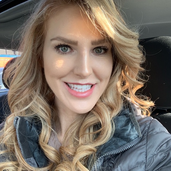 Profile Picture of Kinga Fiedorczuk (@kingavaio) on Poshmark