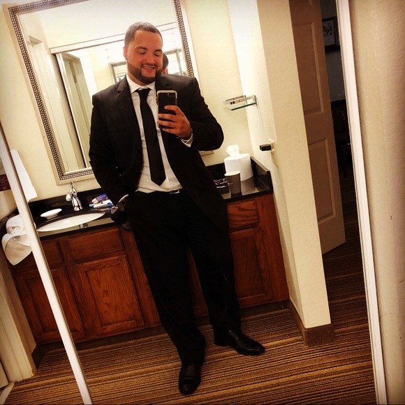 Profile Picture of Luis Espada (@lespada51) on Poshmark