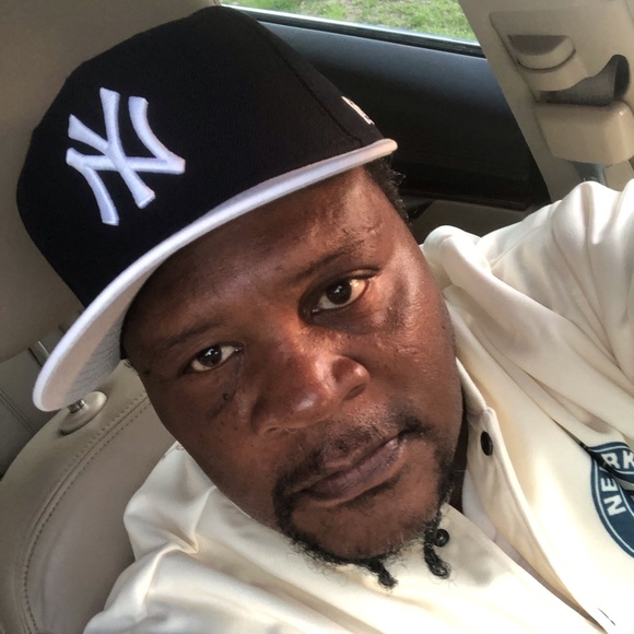 Profile Picture of Clinton Sampson (@qdeezy876) on Poshmark