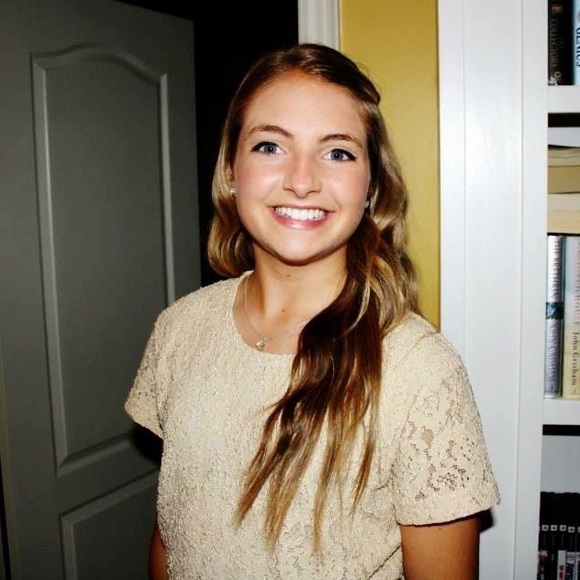 Profile Picture of Savannah Newton (@snewtonn) on Poshmark