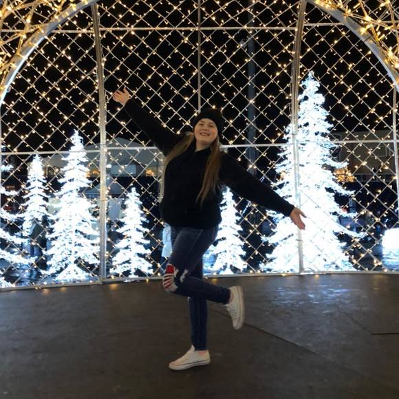 Profile Picture of Carly Hankins (@carly_ann94) on Poshmark