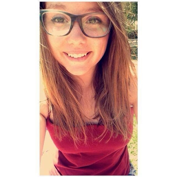 Profile Picture of Rose Waliser (@redrose5286) on Poshmark