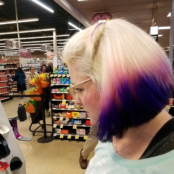 Profile Picture of Alice Parker (@alciep) on Poshmark