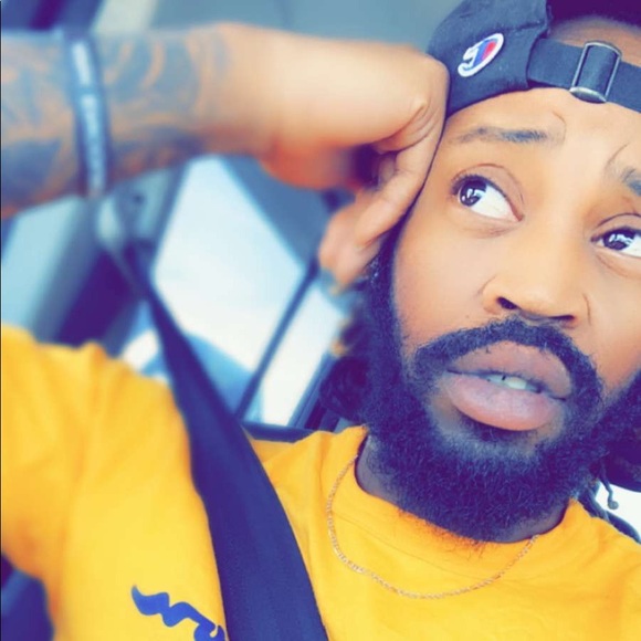 Profile Picture of John Benjamin (@splashboii89) on Poshmark