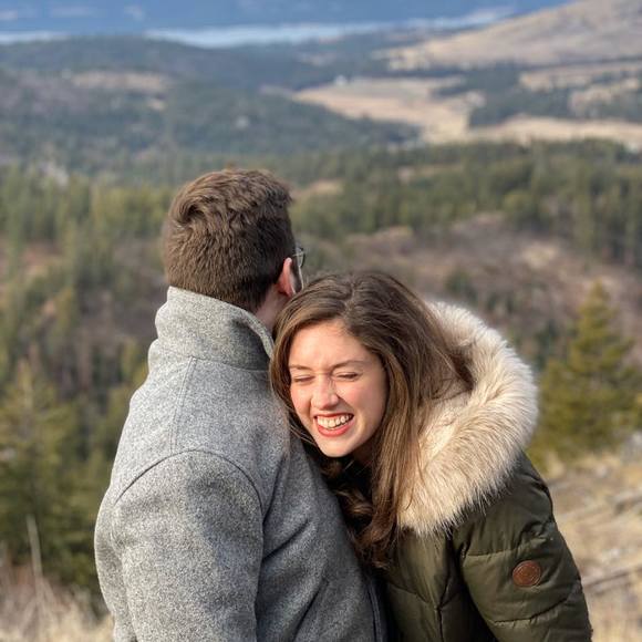 Profile Picture of Emily Andrews (@emilyandrews556) on Poshmark