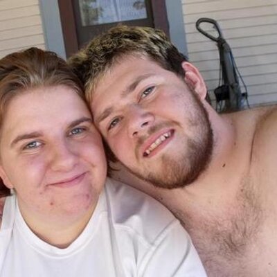 Profile Picture of Amanda Ragan (@savagexrosebud) on Twitter