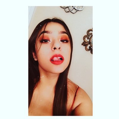 Profile Picture of Vicky  🌸 ❤️on Twitter