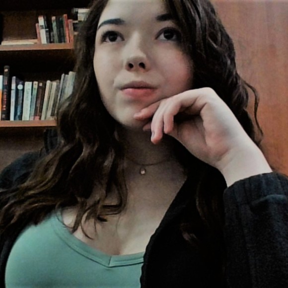 Profile Picture of Kaitlin Whiteman (@katie_kat692) on Poshmark