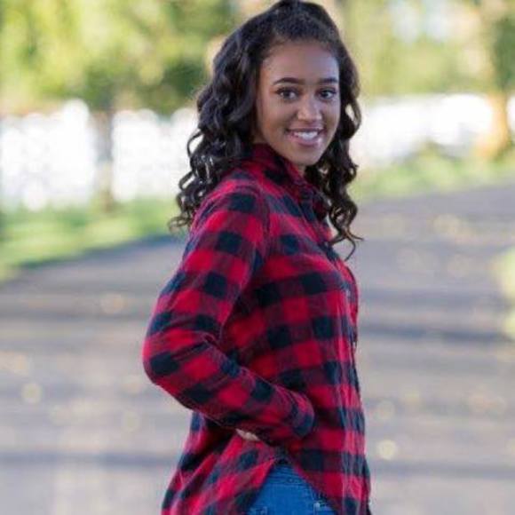 Profile Picture of Kiah Keys (@kiahkeys) on Poshmark
