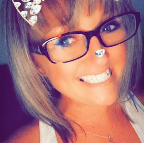 Profile Picture of Julene Plohg (@juleneplohg) on Poshmark