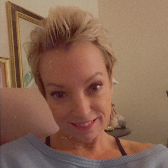 Profile Picture of Christy Zakis (@christyzm) on Poshmark