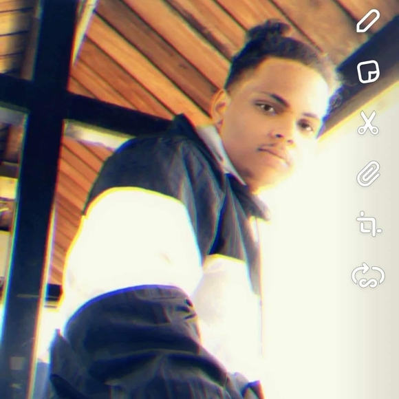 Profile Picture of Chris Souza (@casouza2000) on Poshmark