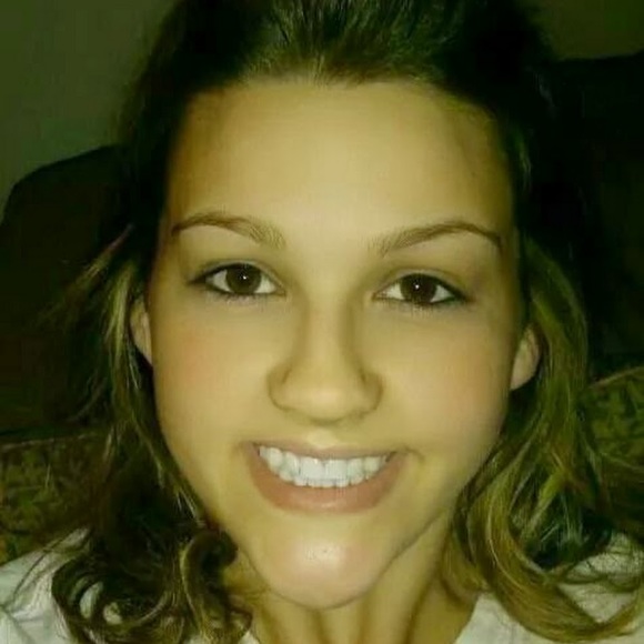 Profile Picture of Kelly Sendejo (@ksendejo) on Poshmark