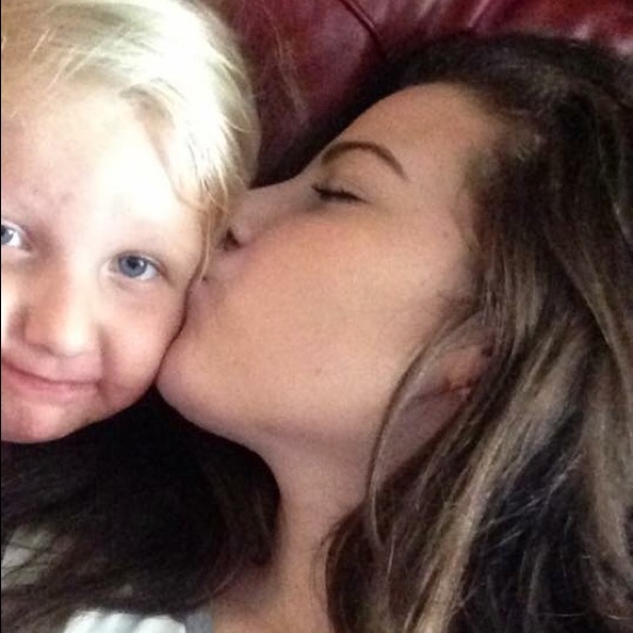 Profile Picture of Brooke Mccreery (@brookelynn9918) on Poshmark