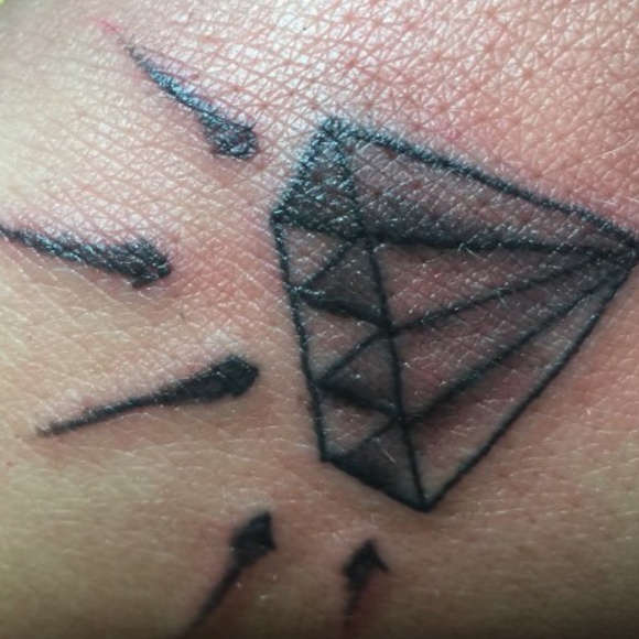 Profile Picture of Lucy Potter (@lucyfursdiamond) on Poshmark