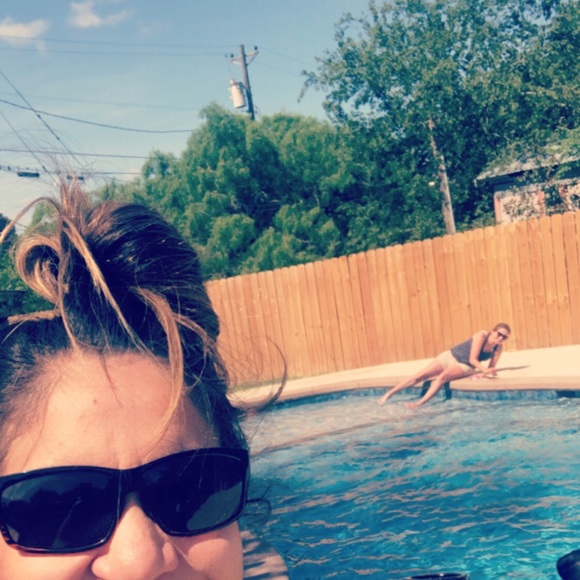 Profile Picture of Bianca Montalvo (@bmontalvo12) on Poshmark