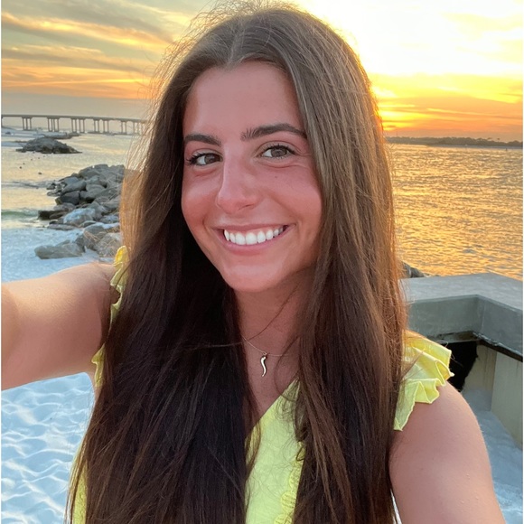 Profile Picture of Julia Boss (@juliaboss2) on Poshmark