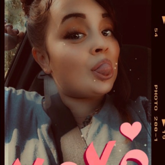 Profile Picture of Skye Franklin (@franklinskye) on Poshmark