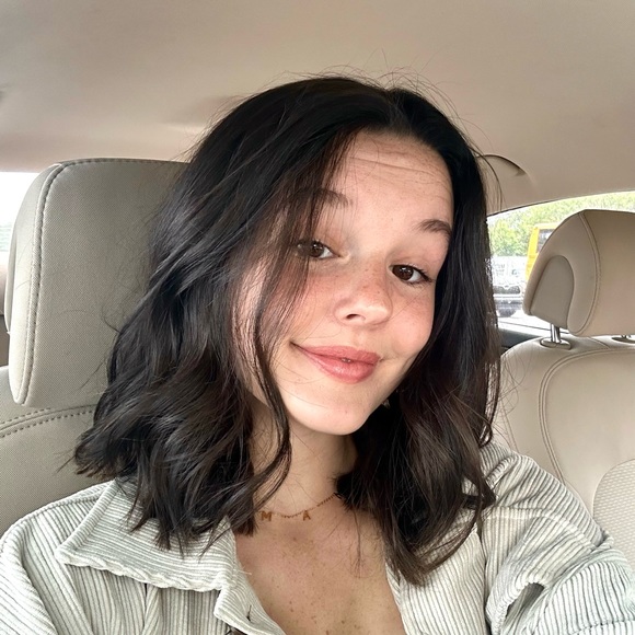 Profile Picture of Katelyn Kirby (@katelynkirby03) on Poshmark