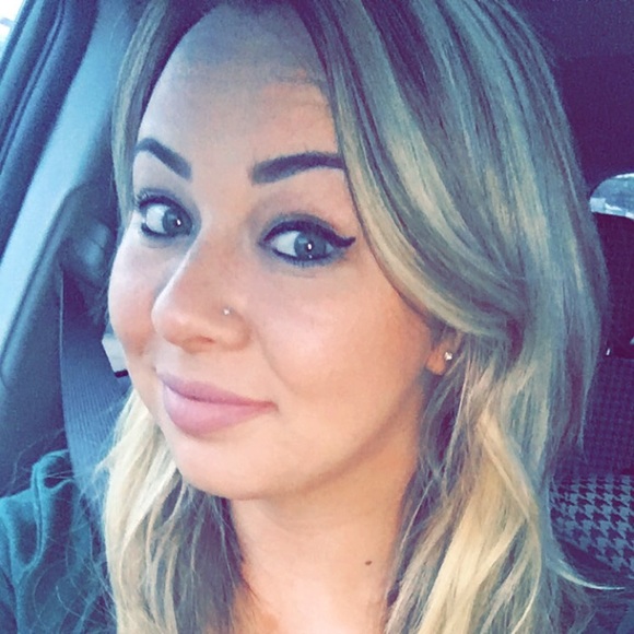 Profile Picture of Shannon Killman (@skillman93) on Poshmark