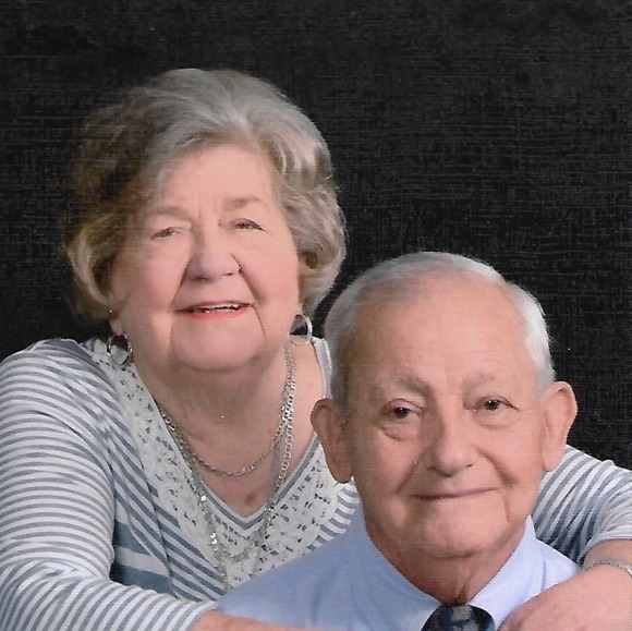 Profile Picture of Lynda Pethel (@lyndapethel) on Poshmark