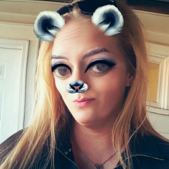 Profile Picture of Jessica Kirby (@jessicanicole32) on Poshmark