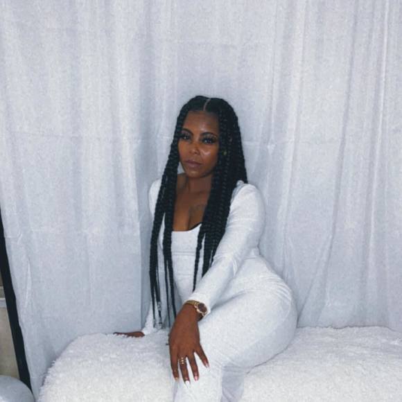 Profile Picture of Tanisha Taylor (@tanishaaaa08) on Poshmark