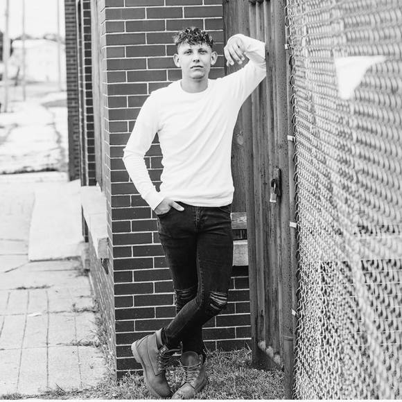 Profile Picture of Luke Kelly (@luchkey) on Poshmark