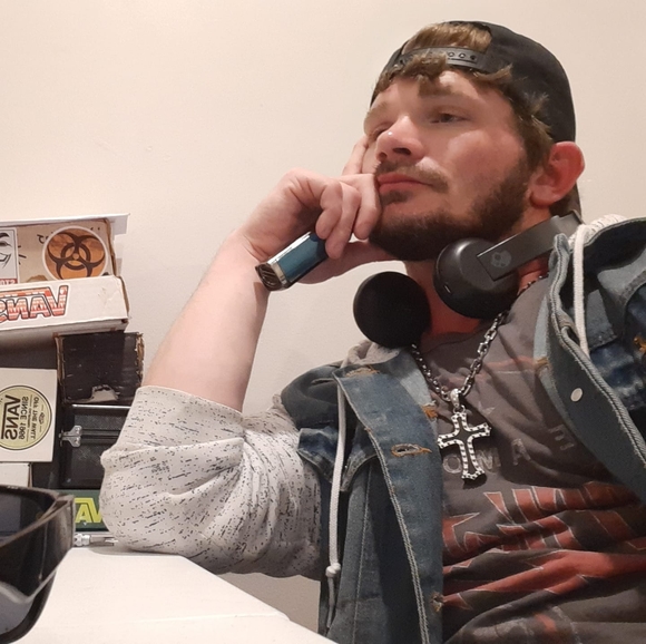 Profile Picture of Jeremy Shore (@jtshore61) on Poshmark