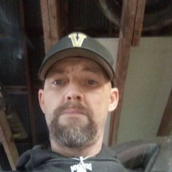 Profile Picture of Matt Hussell (@hussellmatt) on Poshmark