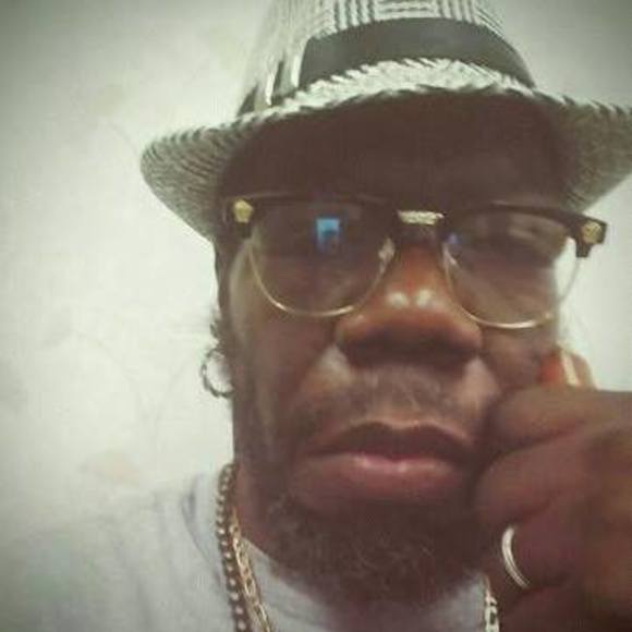 Profile Picture of Donnell Teer (@knowlove7) on Poshmark