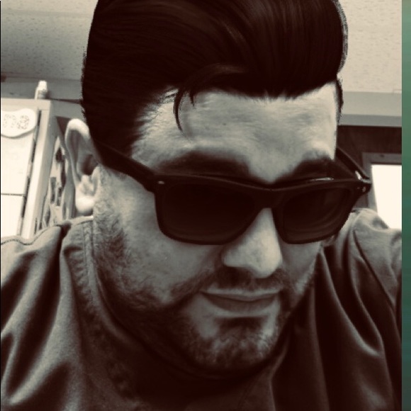 Profile Picture of Adam Temple (@magtemp) on Poshmark