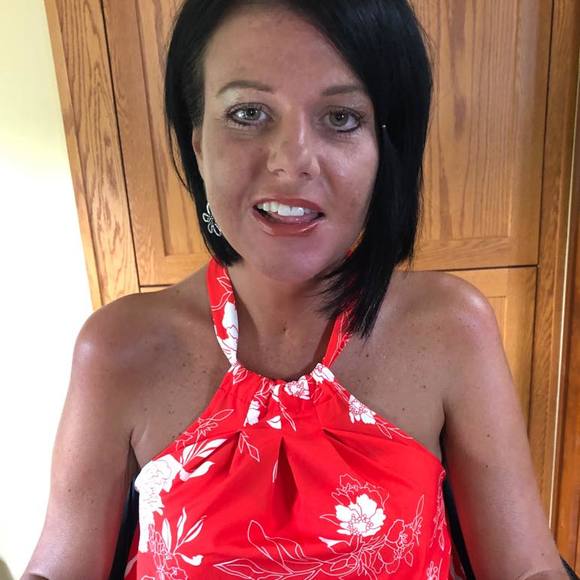 Profile Picture of Crissy Wilcox (@crislw1981) on Poshmark