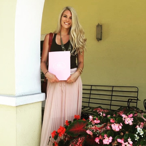 Profile Picture of Alexandra Wise (@amwise23) on Poshmark