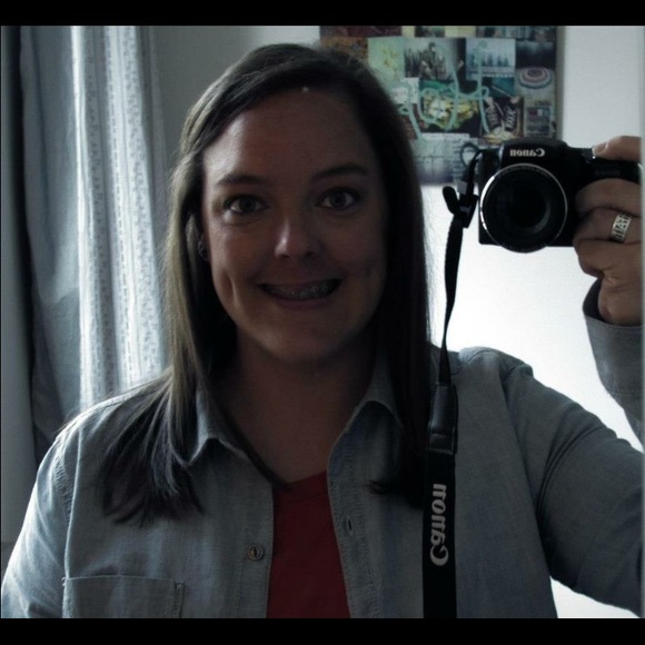 Profile Picture of Lisa Hudson (@lisashud) on Poshmark