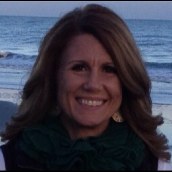 Profile Picture of Michelle Carter (@mcarter40) on Poshmark
