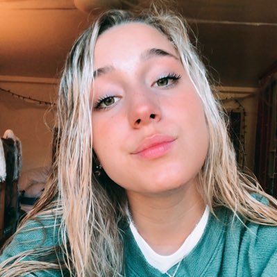 Profile Picture of Mia Kern (@mia_cecelia) on Twitter