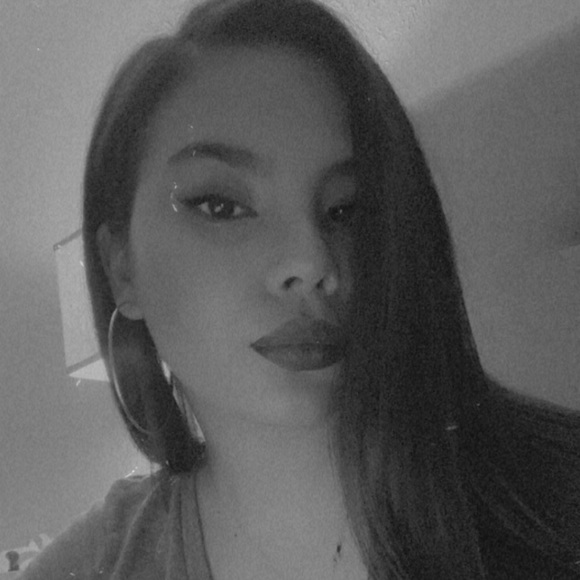 Ariadna Toyama - Poshmark Profile Picture of Ariadna Toyama (@ariadna_toyama) on Poshmark