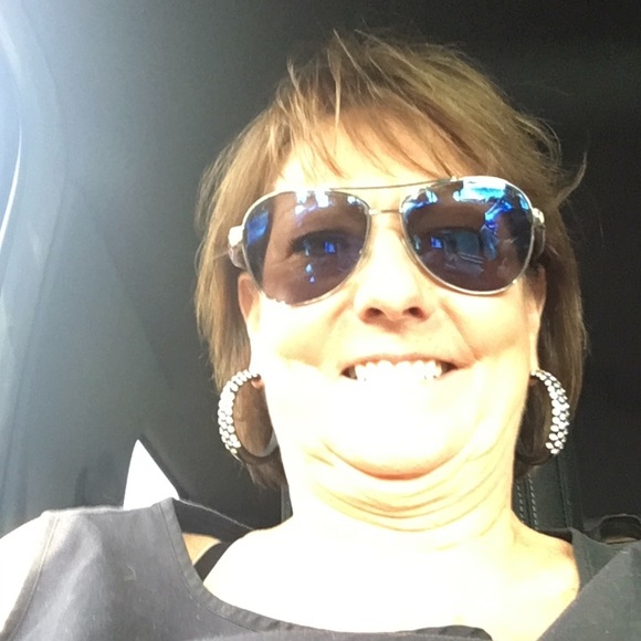 Profile Picture of Cheryl Nolan (@cherylnolan) on Poshmark